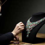 Menjadi desainer perhiasan